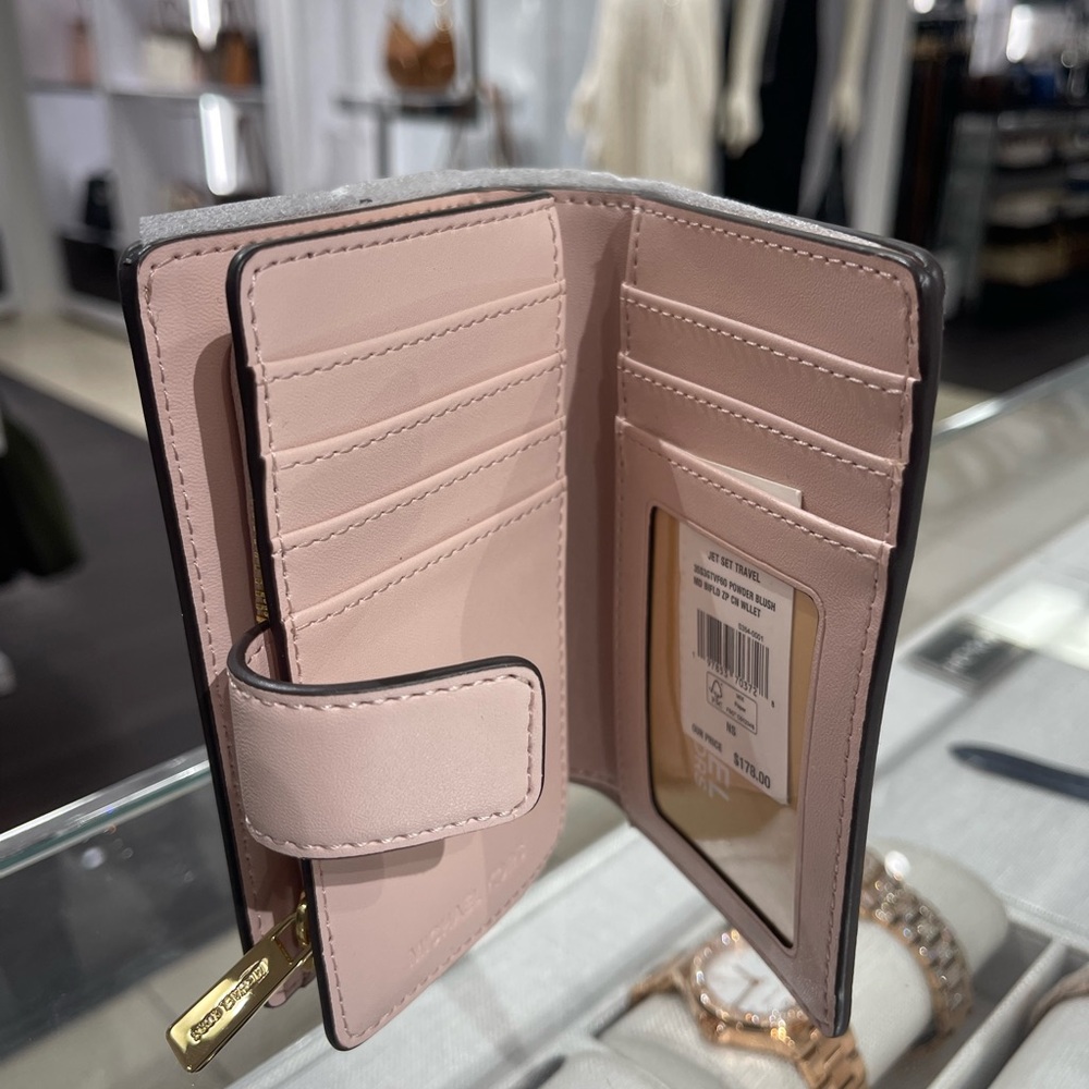 MICHAEL KORS Jet Set Medm Signature Logo BiFold Zip CN Wallet
Powder Blush 
NWT - Picture 11 of 16